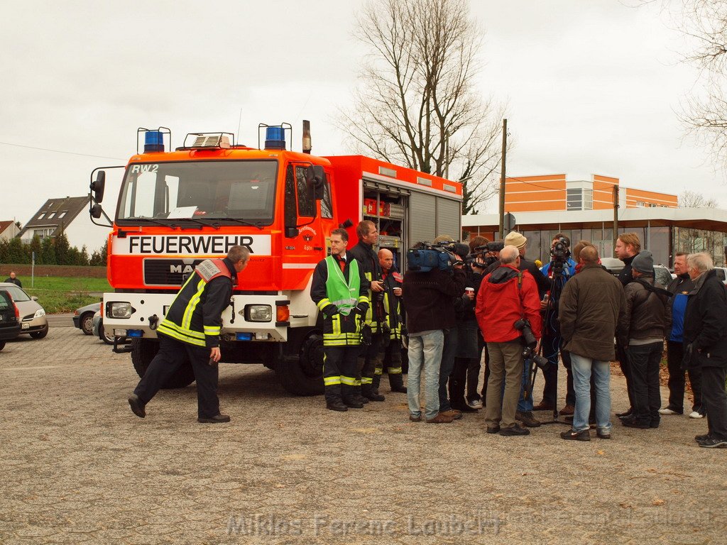 PKW Suche im Rhein Hitdorfer Rheinfaehre P92.JPG